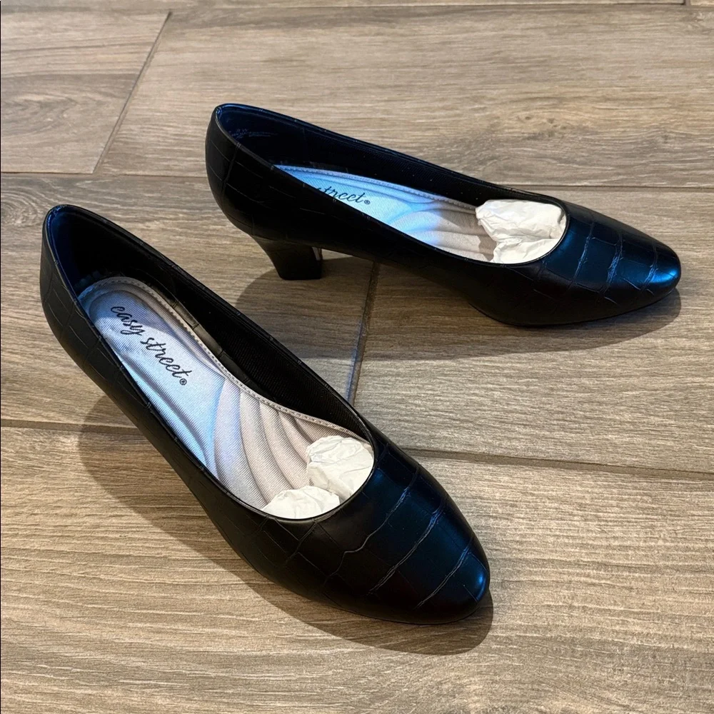 Easy Street Black Croc-Patterned Heels Sz 8 W